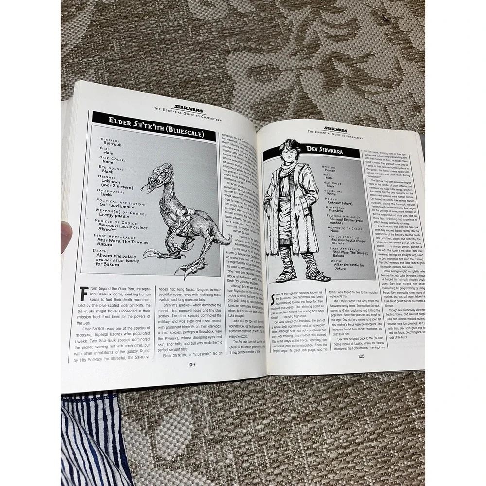 1995 Star Wars The Essential Guide to Characters & Essential Guide To Weapons